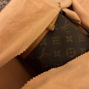 ** LOUIS VUITTON PAPILLON **
